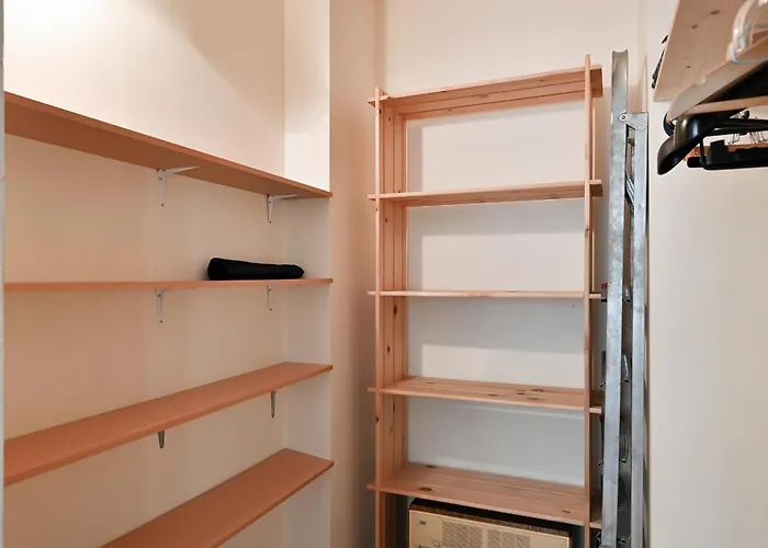 2-Bdrm Quiet Central Apartment