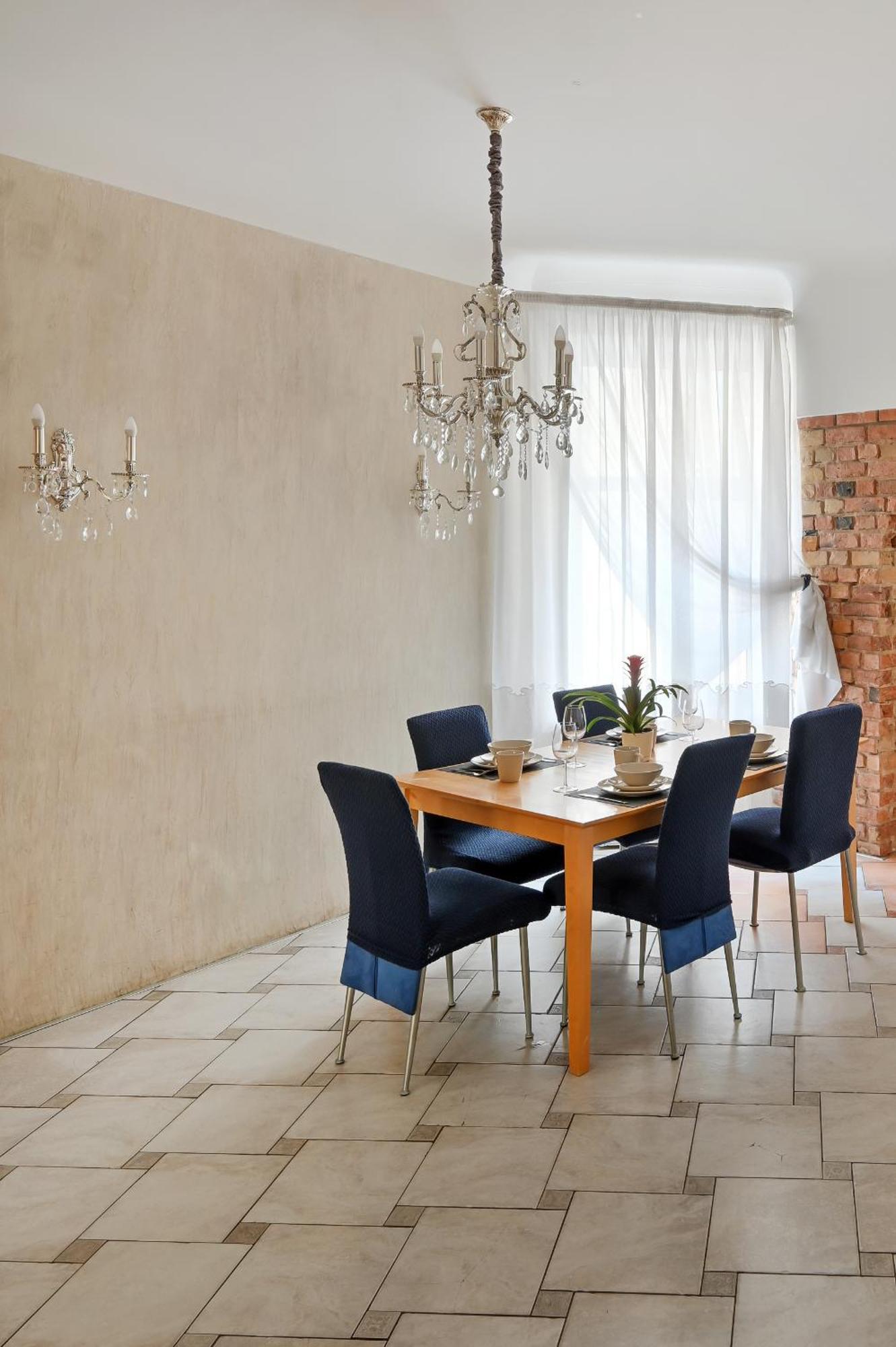 2-bdrm Quiet Butas