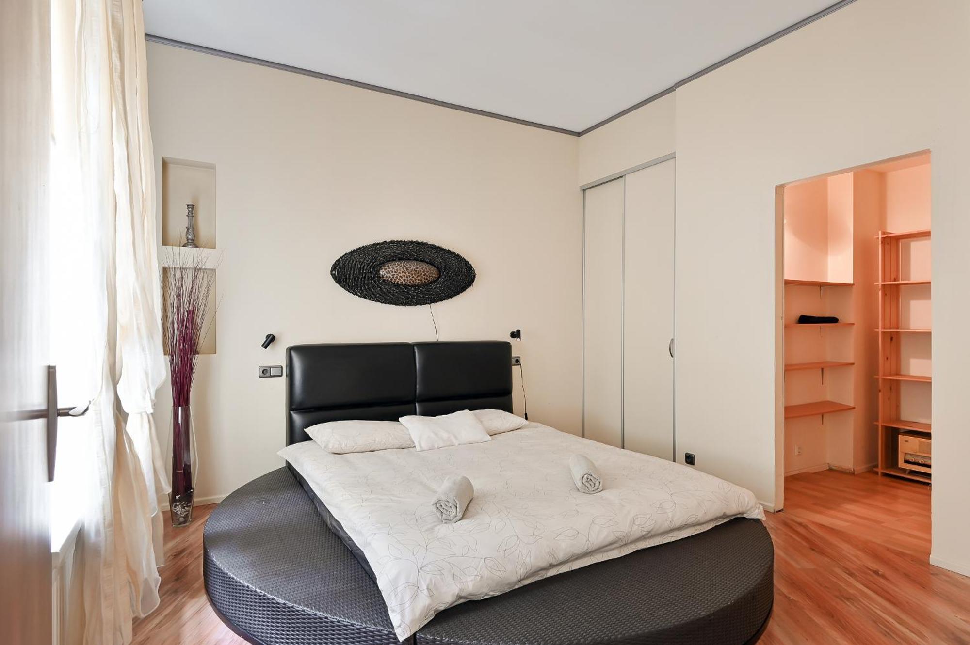 2-bdrm Quiet * 里加
